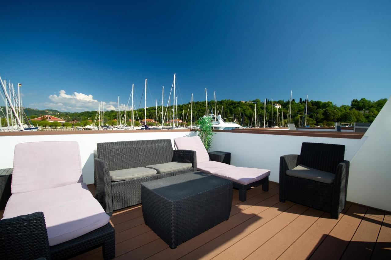 Bamboo Floating House Portoroz Apartment Luaran gambar