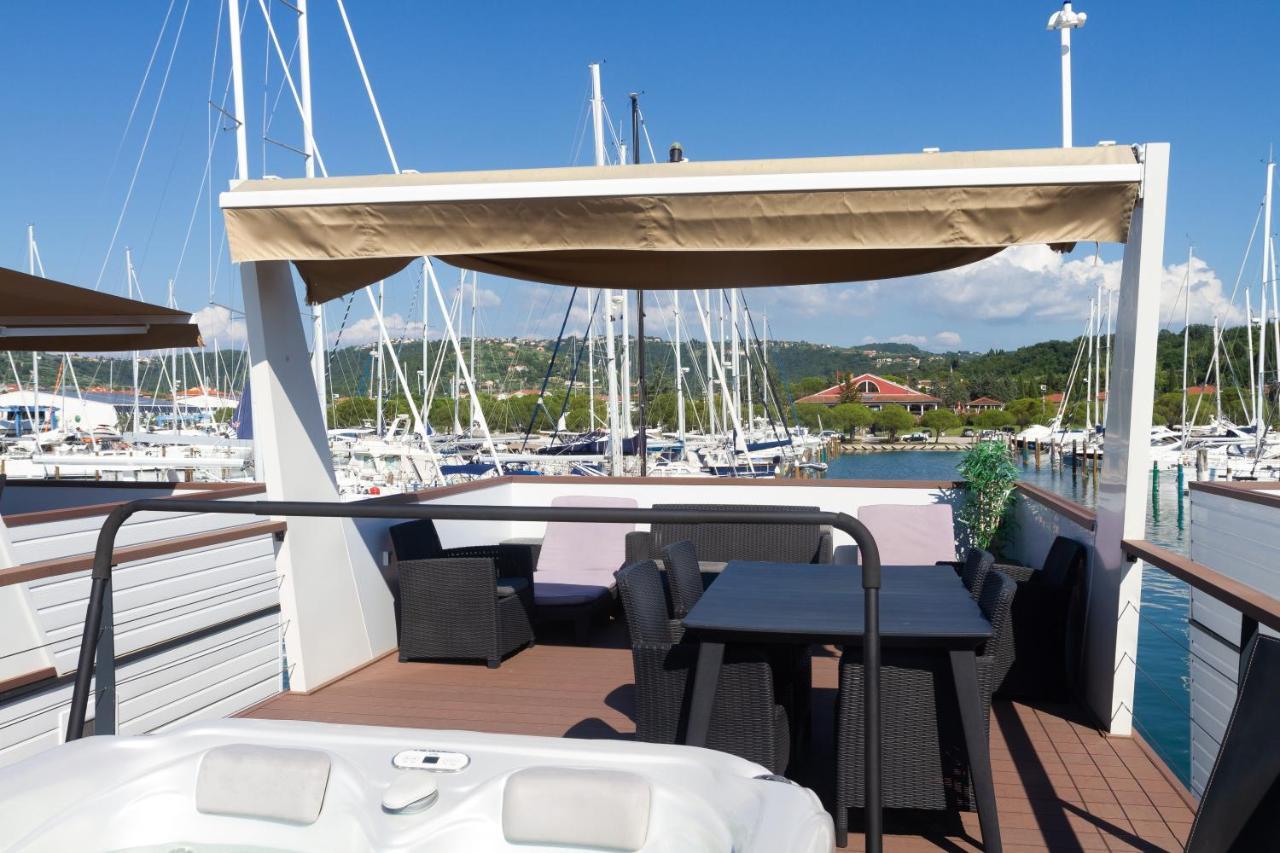Bamboo Floating House Portoroz Apartment Luaran gambar