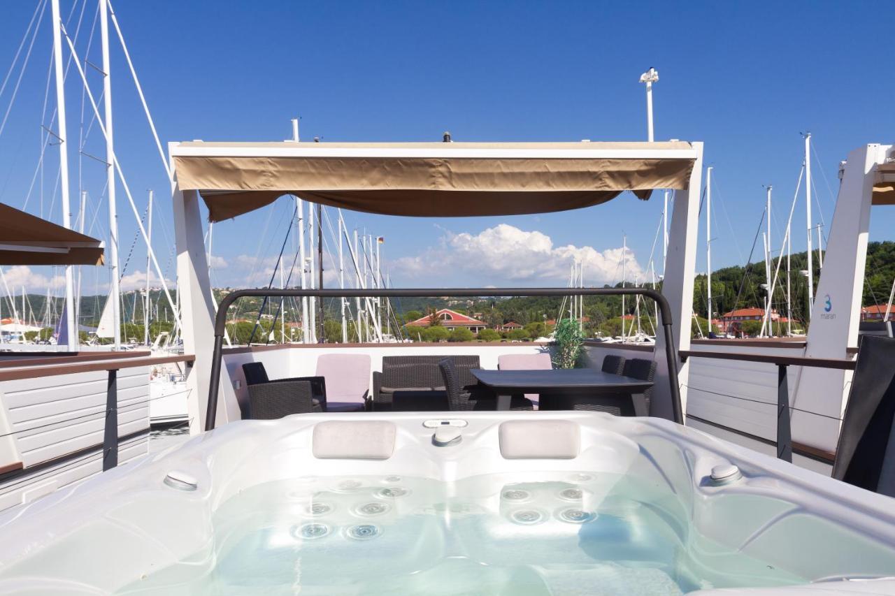 Bamboo Floating House Portoroz Apartment Luaran gambar