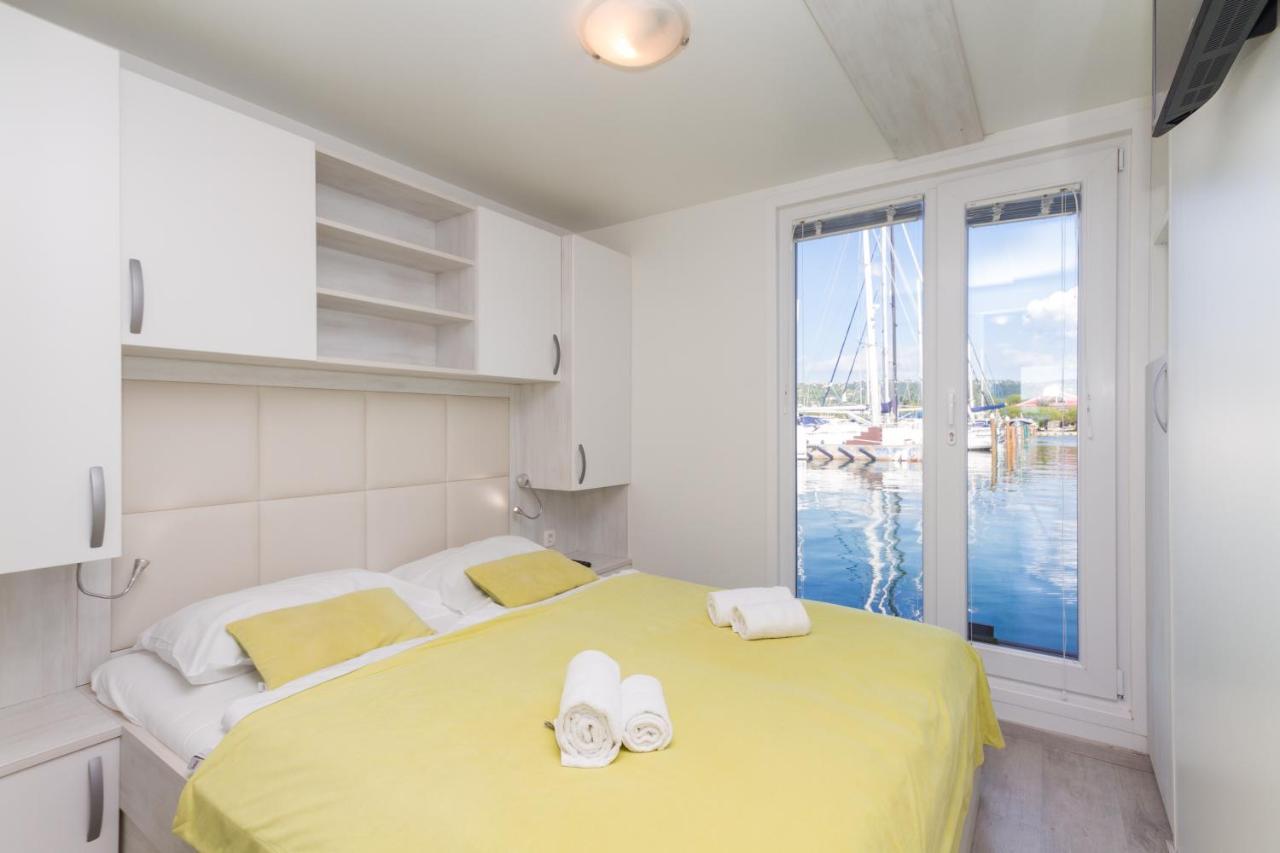 Bamboo Floating House Portoroz Apartment Luaran gambar