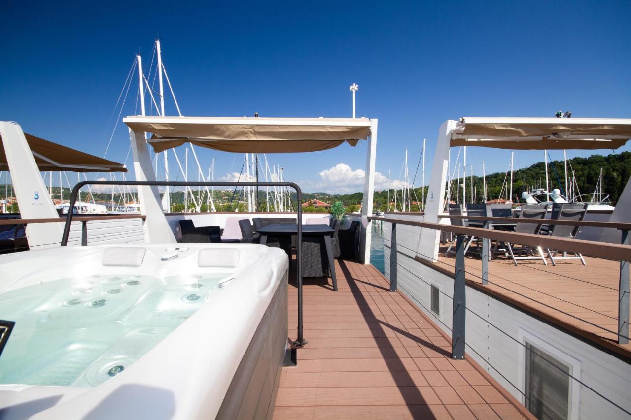 Bamboo Floating House Portoroz Apartment Luaran gambar
