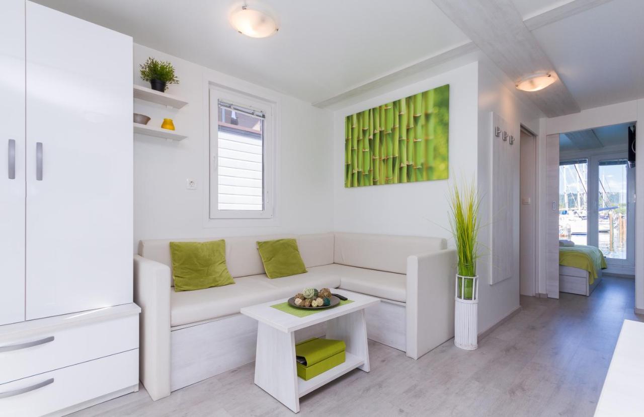 Bamboo Floating House Portoroz Apartment Luaran gambar