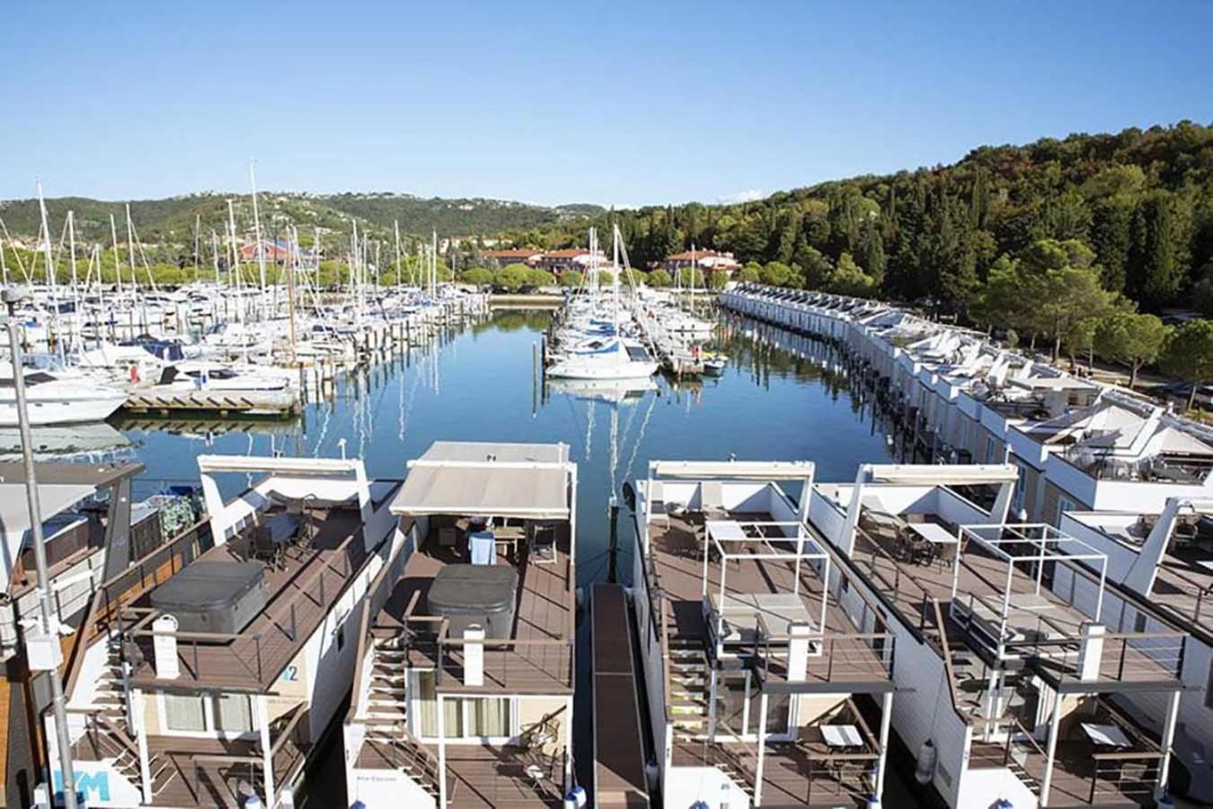 Bamboo Floating House Portoroz Apartment Luaran gambar
