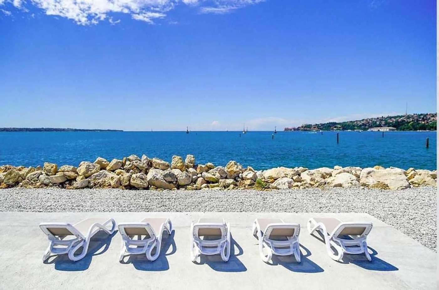 Bamboo Floating House Portoroz Apartment Luaran gambar